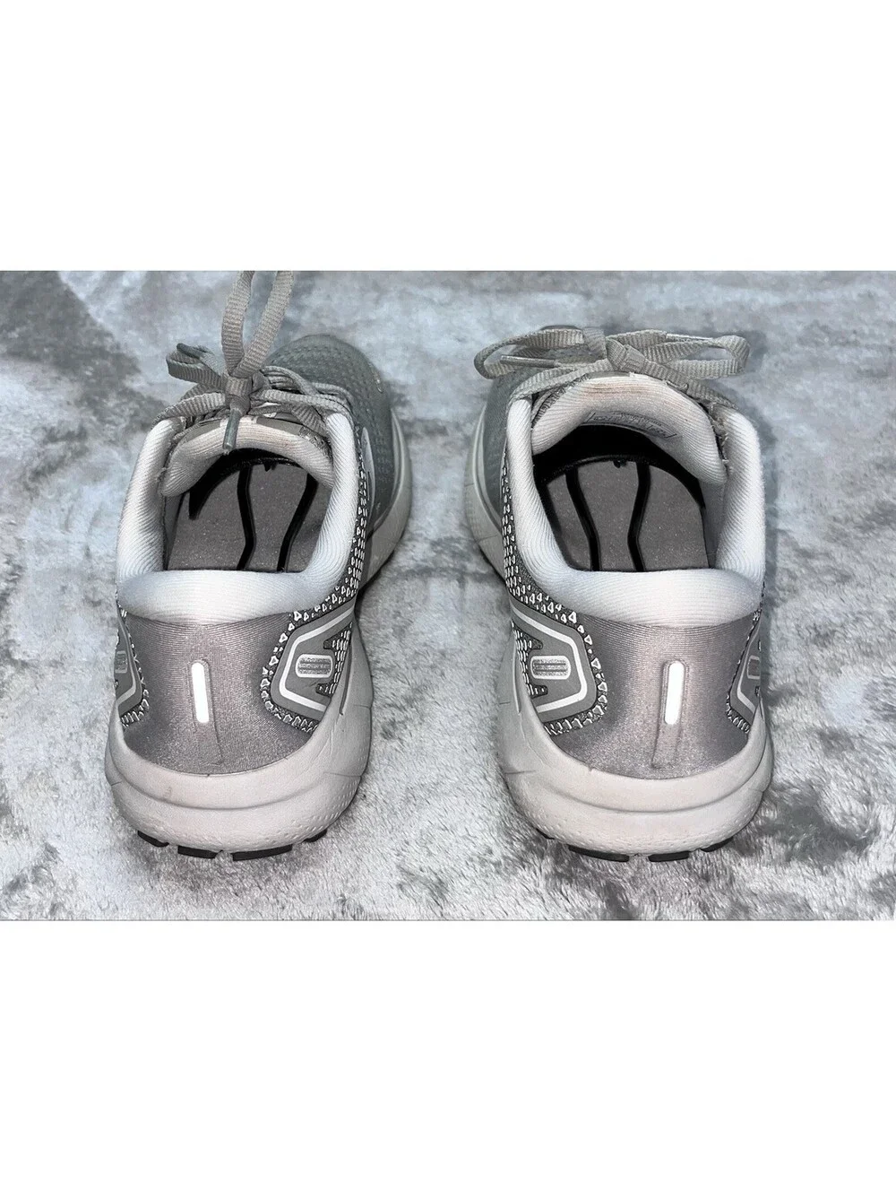 Brooks Ghost 14 Grey Athletic Running Womens Size 6.5 D Wide Sneakers Shoes